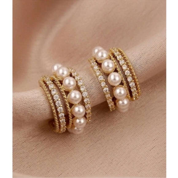Avery Classy Pearl Cluster Cubic Zirconia Cuff Earrings-5 Star - Picture 1 of 3